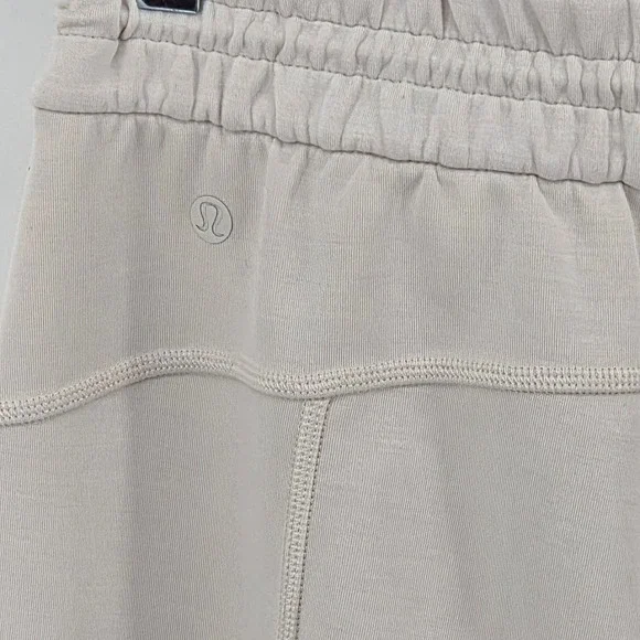 Lululemon LW6BZXS Softstreme High-Rise Straight-Leg Short Crop Pant Ivory Size 6 - Picture 9 of 12